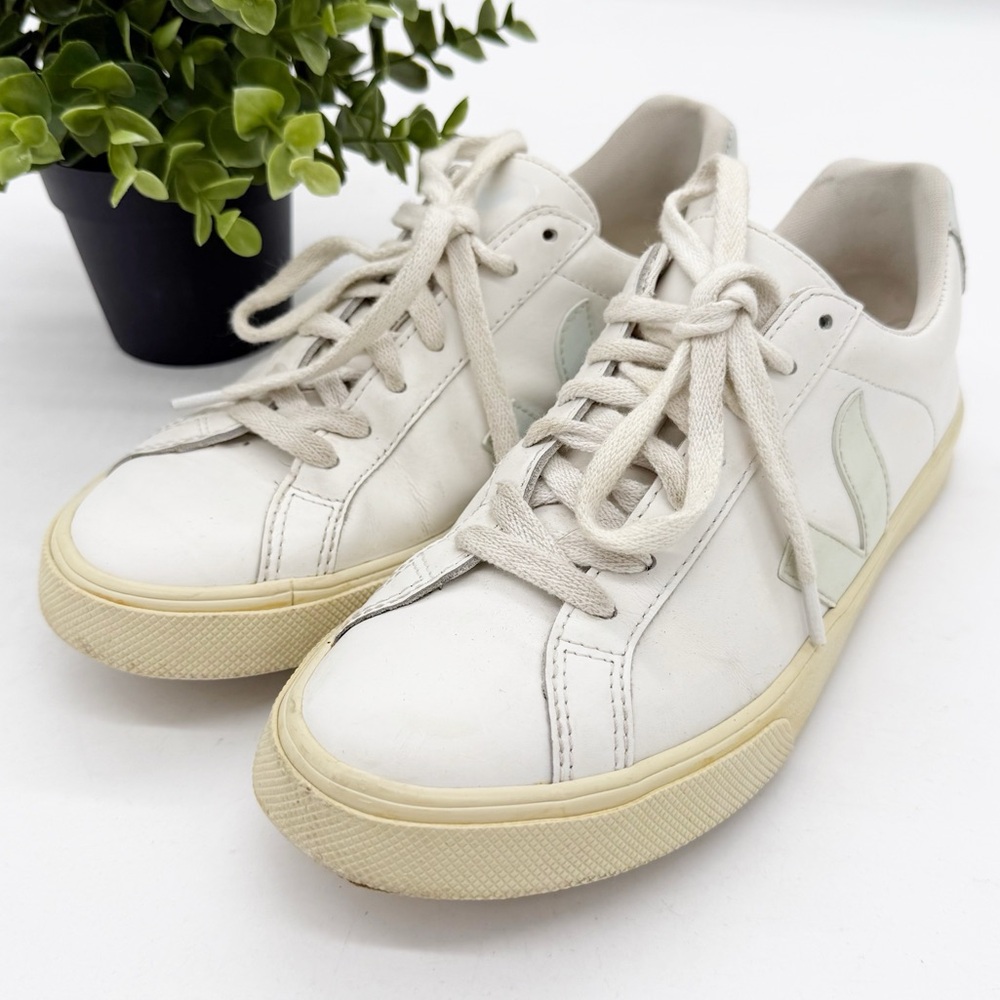 Veja Esplar Mint White Leather Sneakers Size 6 Athleisure Casual Travel Everyday - Picture 3 of 10